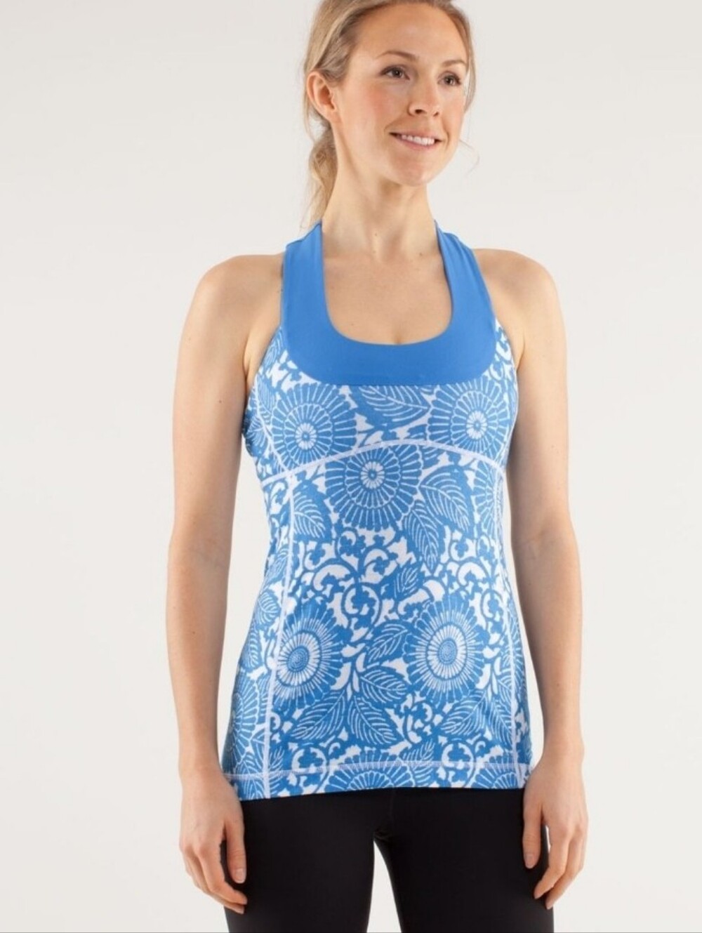 Lululemon Scoop Neck Tank Beachy Floral White Porcelaine Built In Bra 12